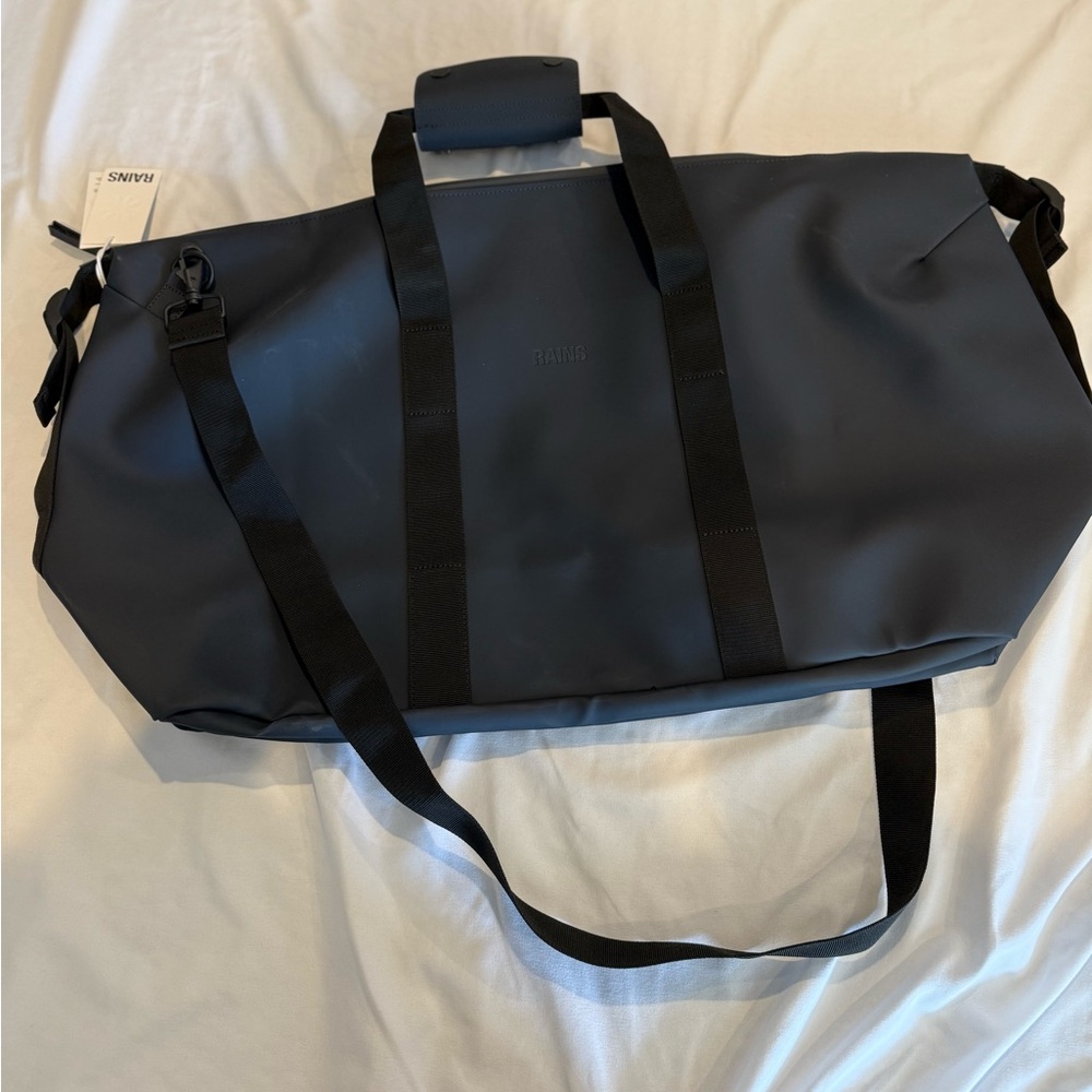 NWT RAINS Weekend Bag OS in Navy
